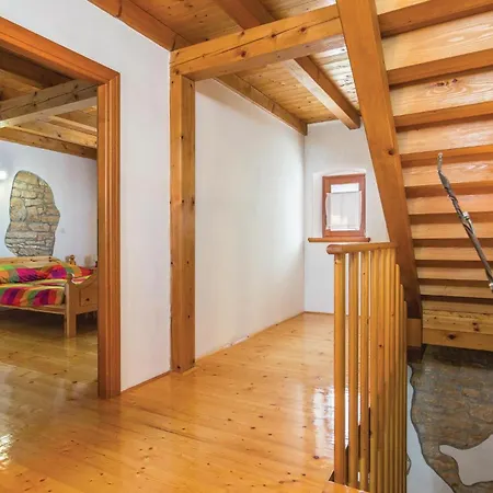 3 Bedroom Gorgeous In Holiday home Kanfanar