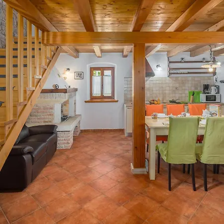 Holiday home 3 Bedroom Gorgeous In Kanfanar