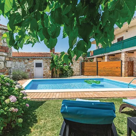 3 Bedroom Gorgeous In Holiday home