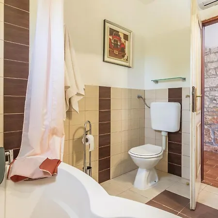 Holiday home 3 Bedroom Gorgeous In Kanfanar
