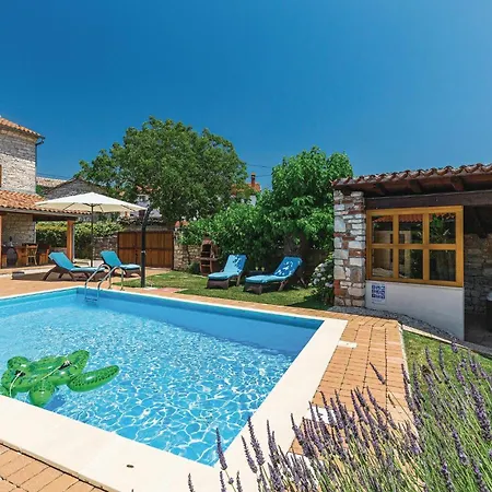 Holiday home 3 Bedroom Gorgeous In Kanfanar