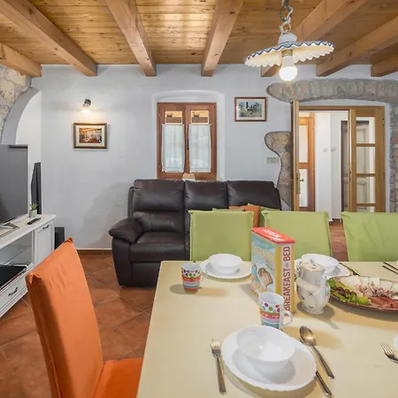 Holiday home 3 Bedroom Gorgeous In Kanfanar