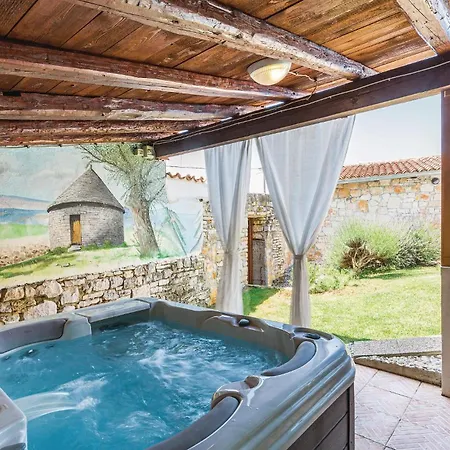 Holiday home 3 Bedroom Gorgeous In Kanfanar