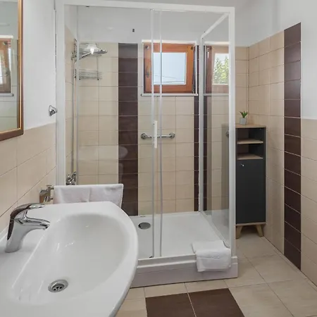 3 Bedroom Gorgeous In Holiday home *